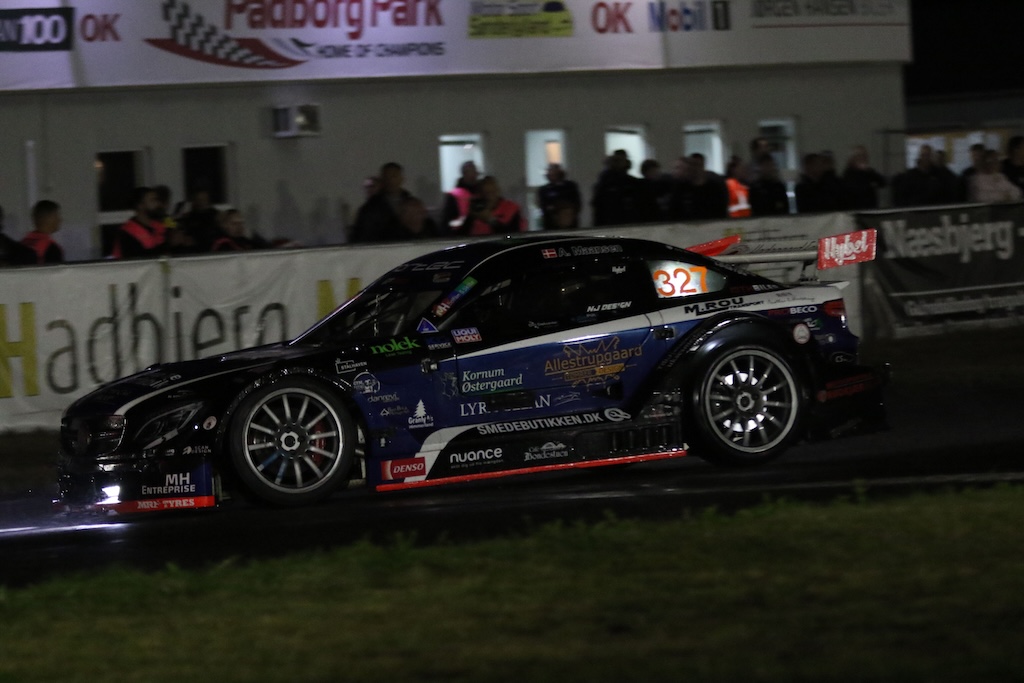 Alex Maansen - Night Race gav pokal til Nymark Racing Academy.
(Foto: Motorsporten.dk)